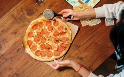 Guide to Hosting Game Day Events With Pizza and Big Screens
